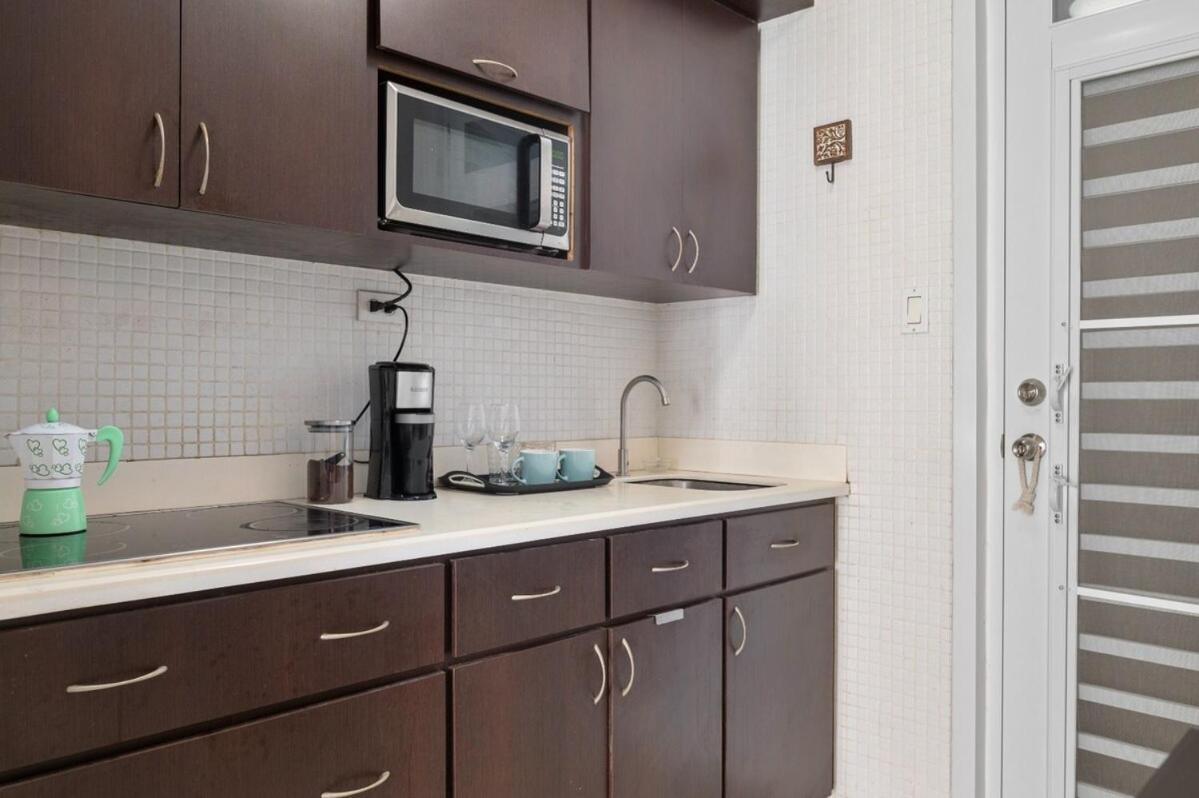Apartment 3 Minutes To The Airport Free Parking Pool *