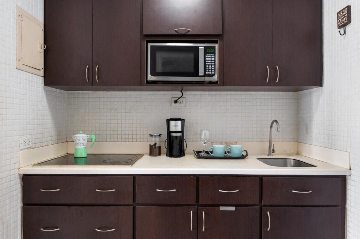 Apartamento 3 Minutes To The Airport Free Parking Pool *
